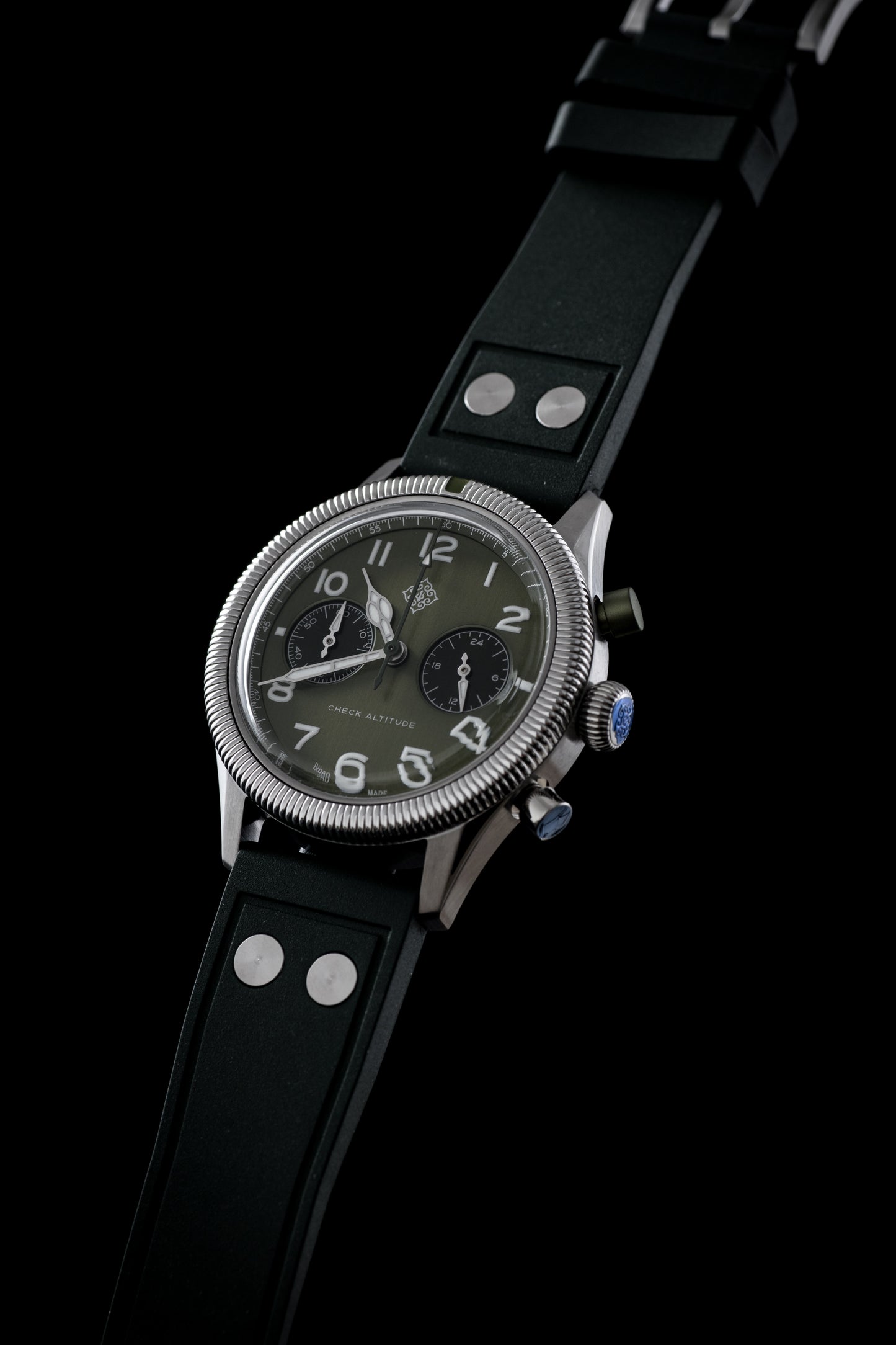 ixdao-pilot-chrono-green-dial-front