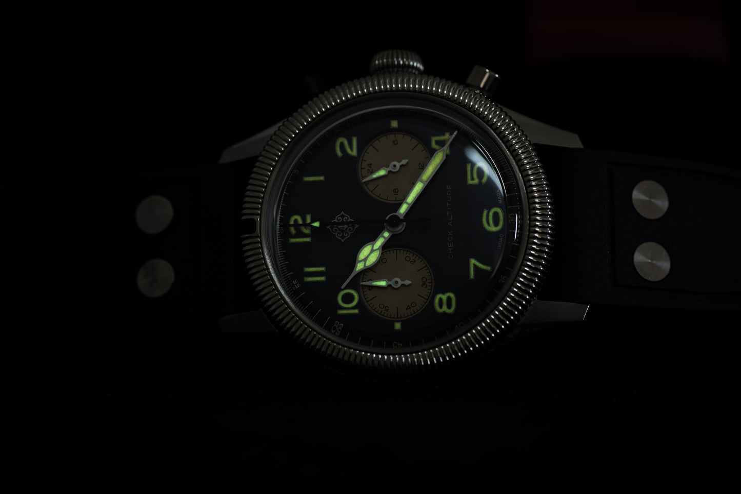 ixdao-pilot-chrono-lume-full-dial
