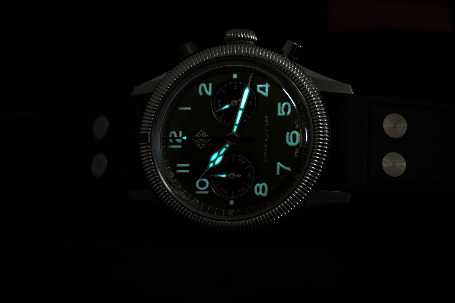 ixdao-pilot-chrono-lume-full-dial